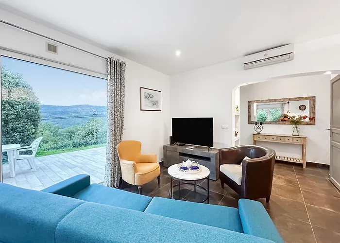 Terrasse, Piscine Privee & Charme Provencal