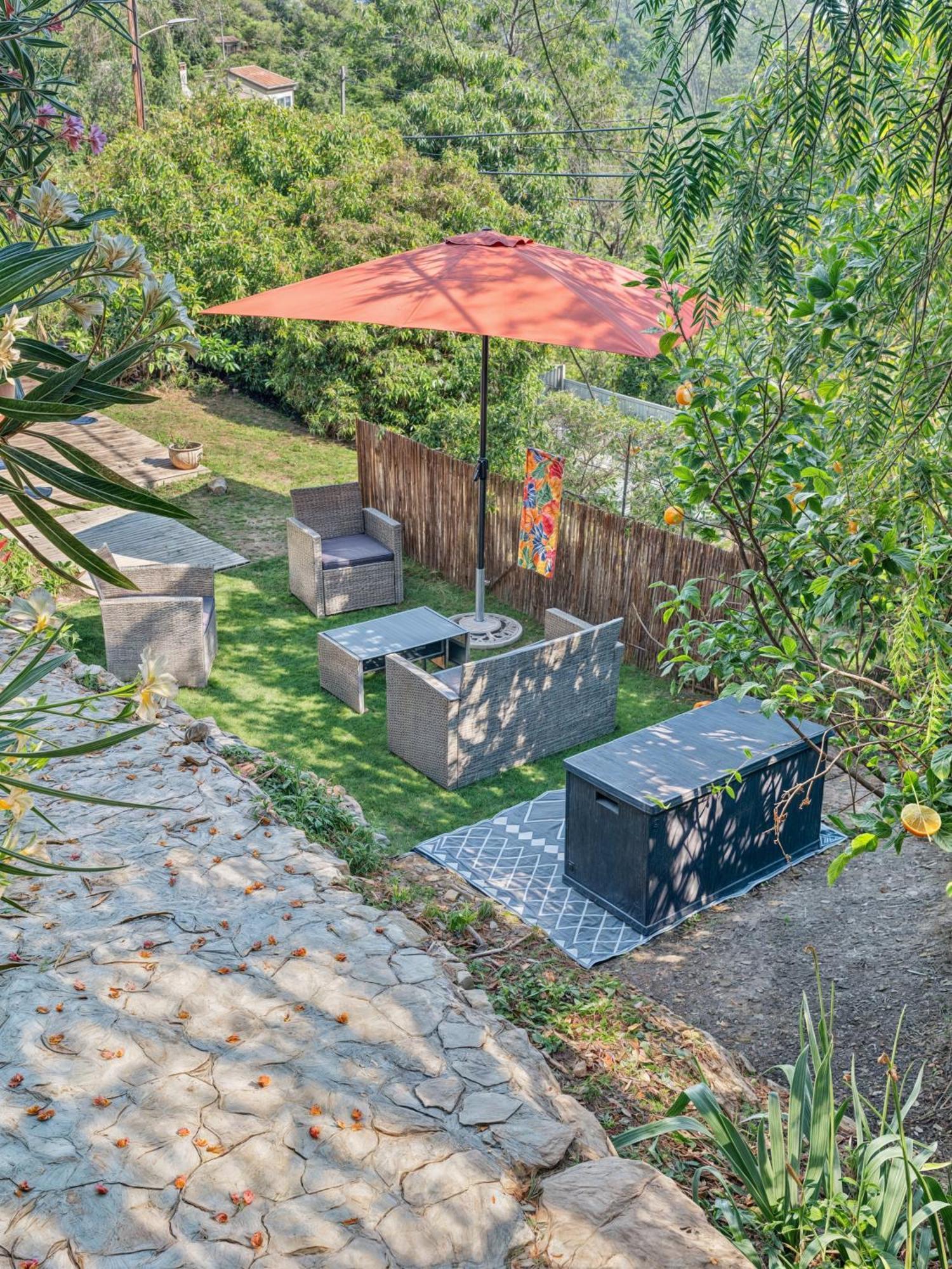 Terrasse, Piscine Privee & Charme Provencal Apartment